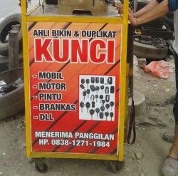 AHLINYA TUKANG KUNCI PANGGILAN SERANG HP/WA:0838-1271-1984